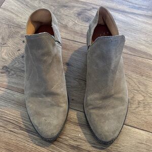 Lucky Brand Men's Chukka Boots in Taupe Suede